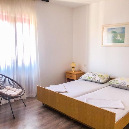 Apartmani Bepina Supetar Ngoại thất bức ảnh