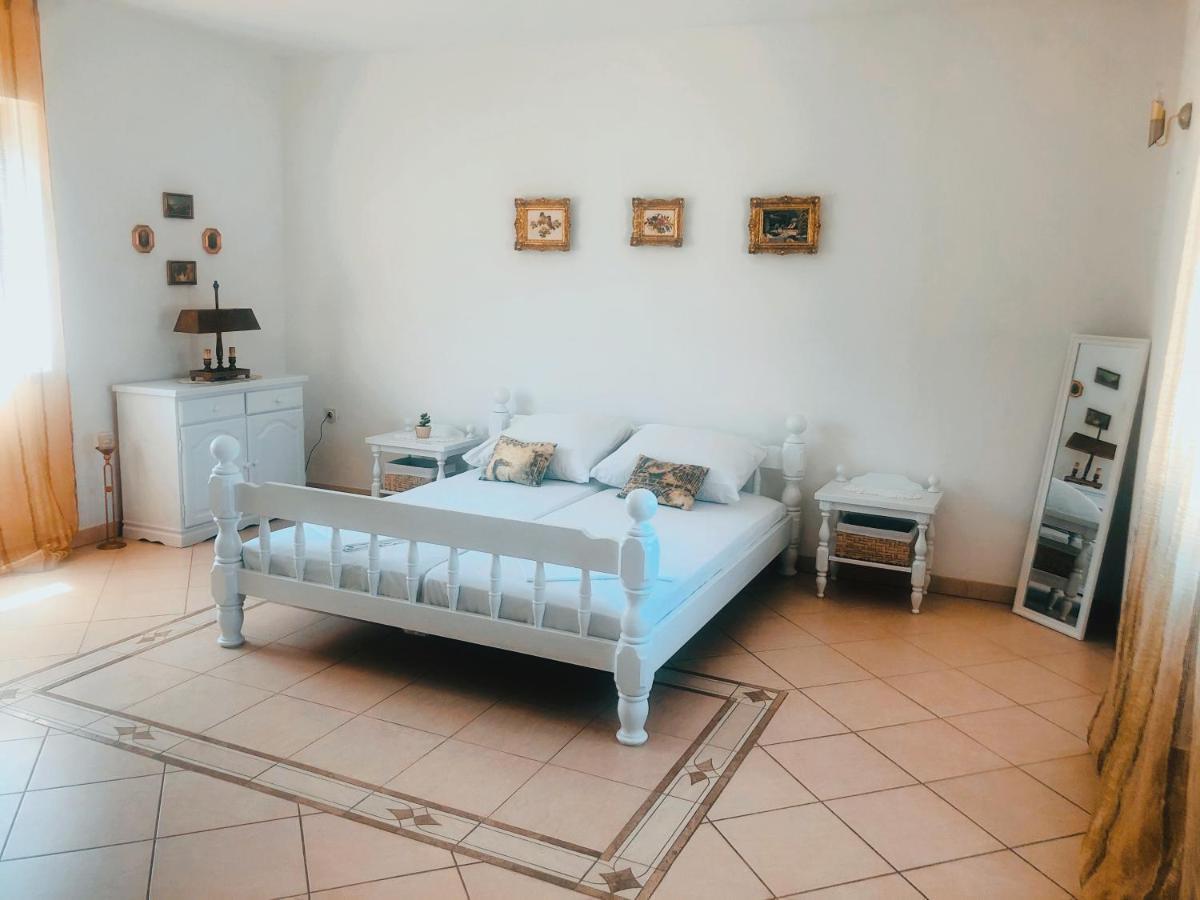 Apartmani Bepina Supetar Ngoại thất bức ảnh