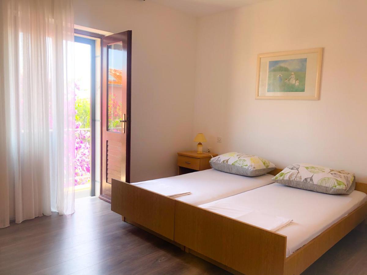 Apartmani Bepina Supetar Ngoại thất bức ảnh