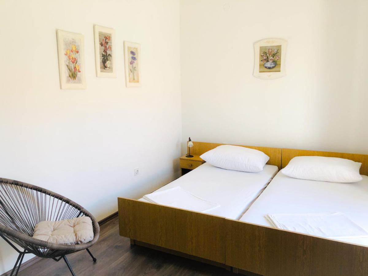 Apartmani Bepina Supetar Ngoại thất bức ảnh