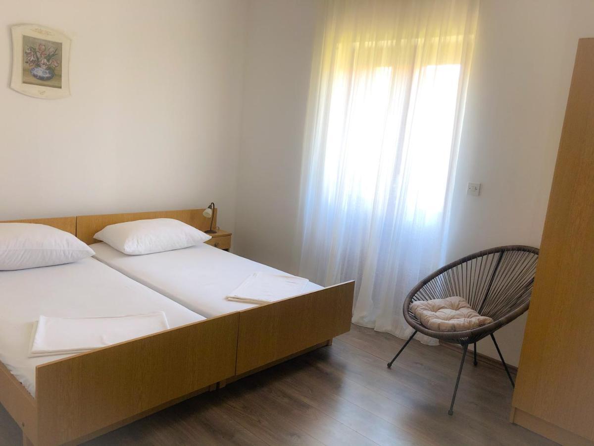 Apartmani Bepina Supetar Ngoại thất bức ảnh