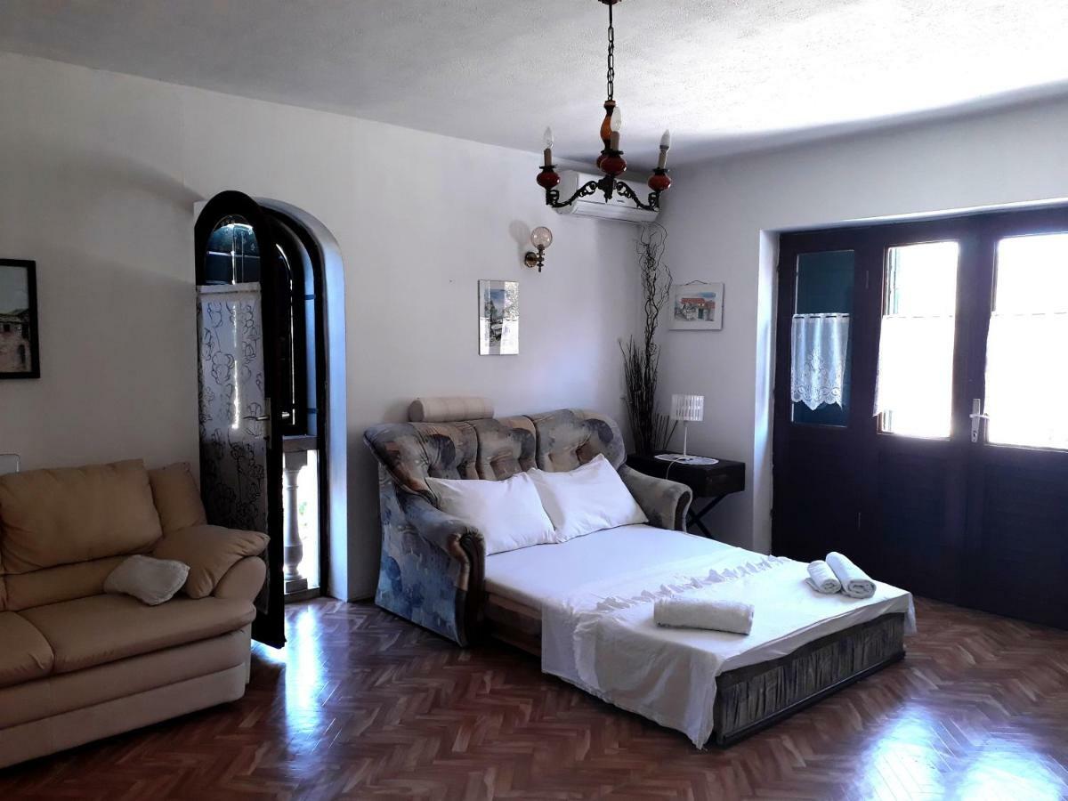 Apartmani Bepina Supetar Ngoại thất bức ảnh