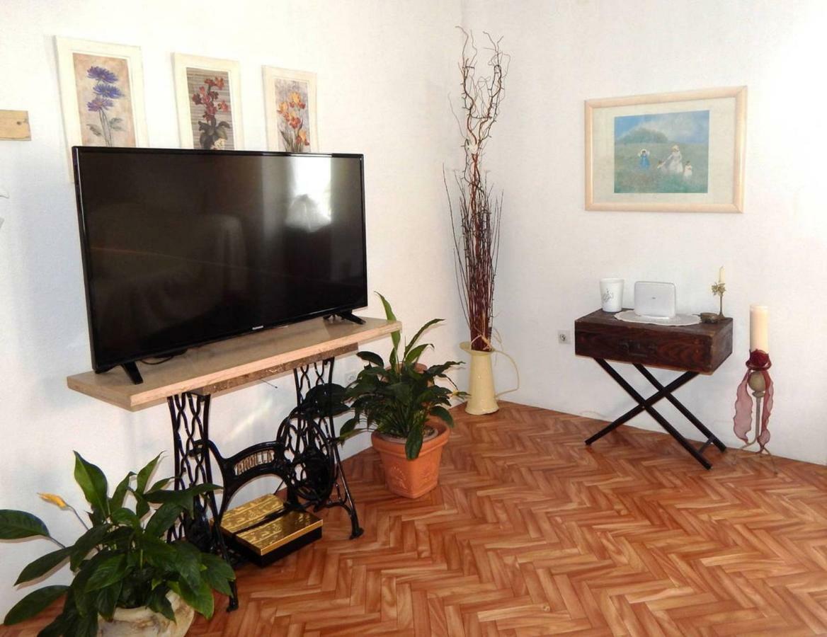 Apartmani Bepina Supetar Ngoại thất bức ảnh